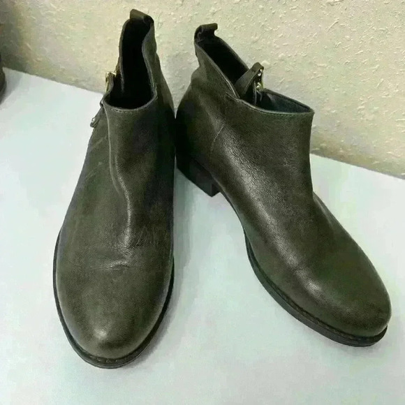 Eric Michael London Womens Leather Stacked Heel Ankle Booties Green Size 37 - Picture 1 of 9